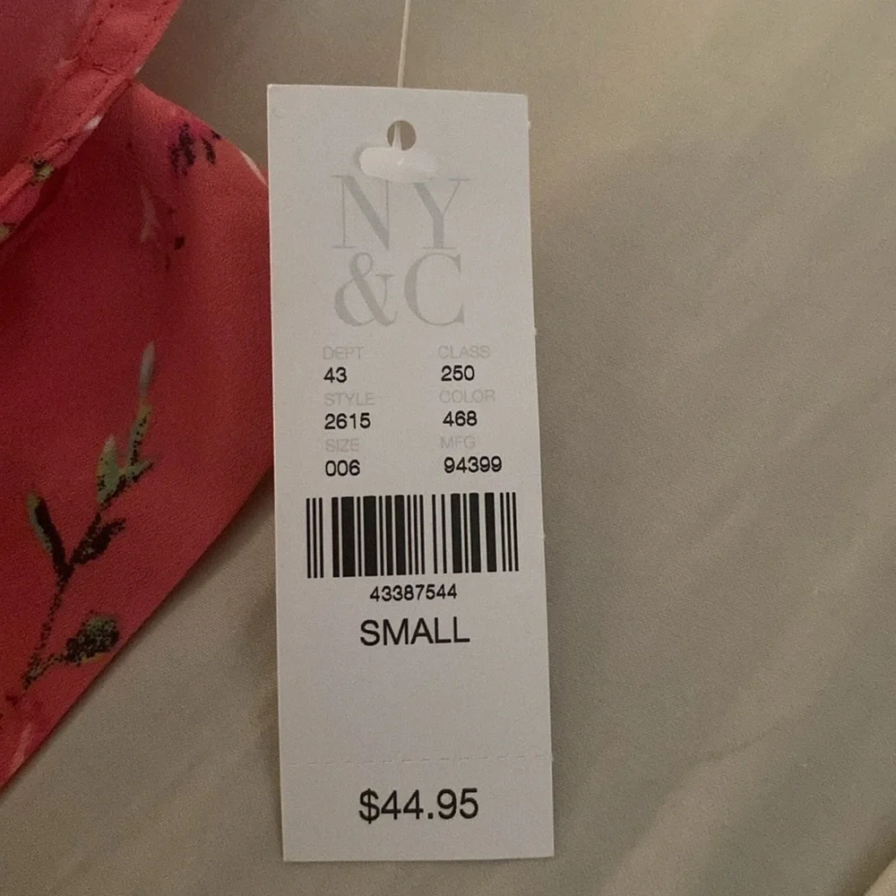Soho NY & Company blouse Size S Floral Pink. 1st pic is front 3rd pic is back - Picture 6 of 7